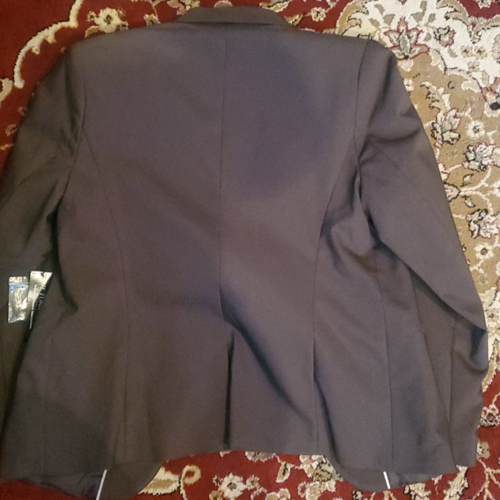 Suit - Picture 4 of 4